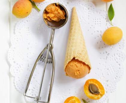 Glace à l'abricot
