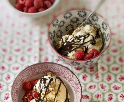 Glace vanille et noix caramélisées
