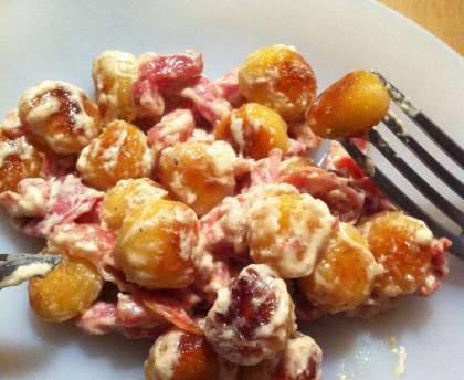 Gnocchi de blé poêlés à la crème et lardons fumés (carbonara)