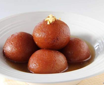 Goulab Jamun / gâteaux au sirop de rose (Inde)