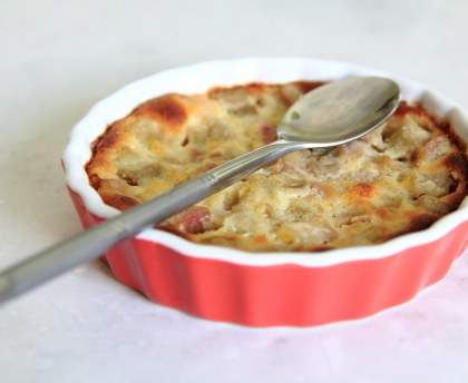 Gratin à la rhubarbe et aux biscottes