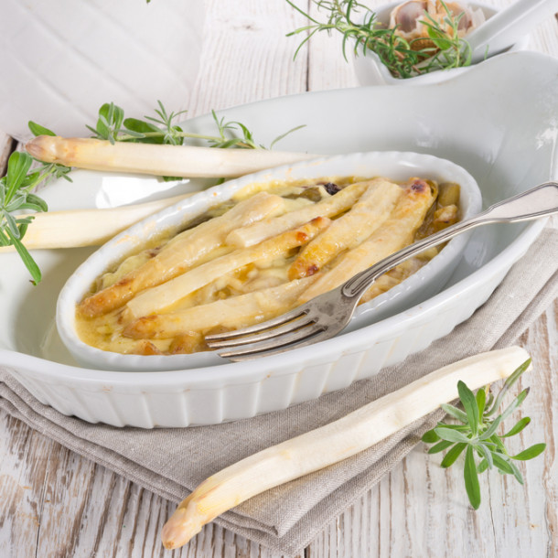 Gratin d'asperges blanches à la béchamel