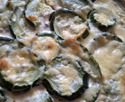 Gratin de courgettes à la viande hachée et aux champignons