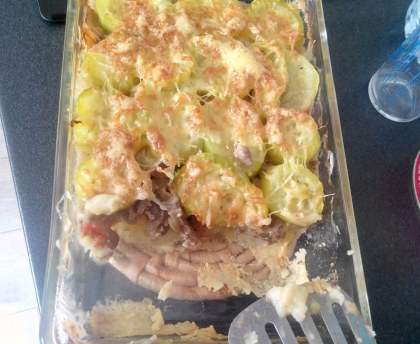 Gratin de courgettes au boeuf, légumes et purée