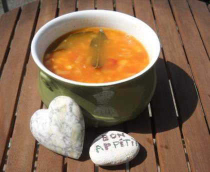Haricots blancs frais à la tomate, au basilic et  à l'ail