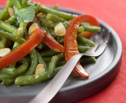 Haricots verts et poivrons aux amandes et à la menthe