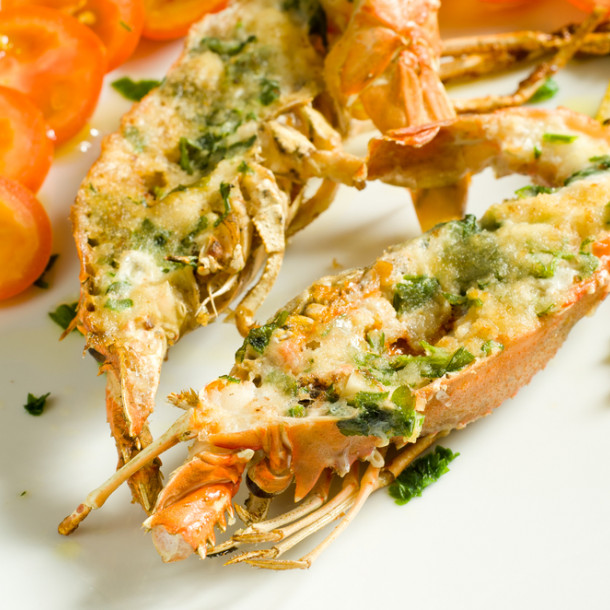 Homard au beurre persillé au four