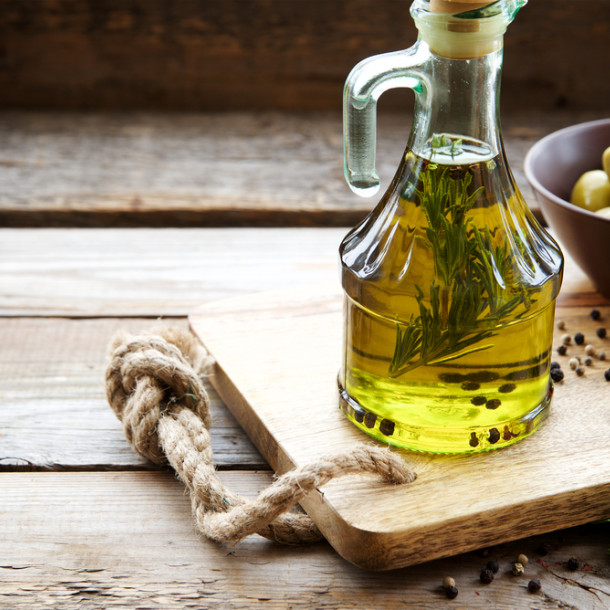 Huile d’olive parfumée aux herbes