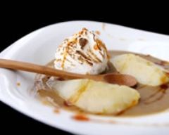 Iles flottantes à la crème de marron et poires pochées