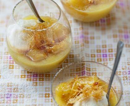 Iles flottantes sur ananas caramélisé