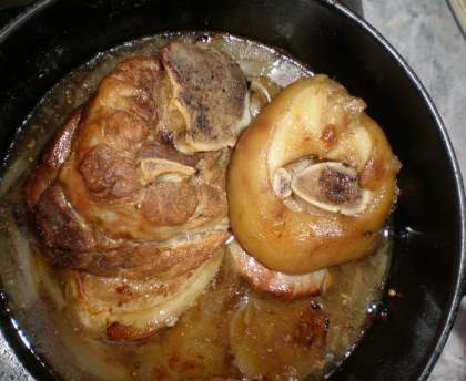 Jarret de porc à l'ail et aux échalotes