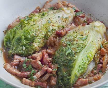 Laitues braisées au lard