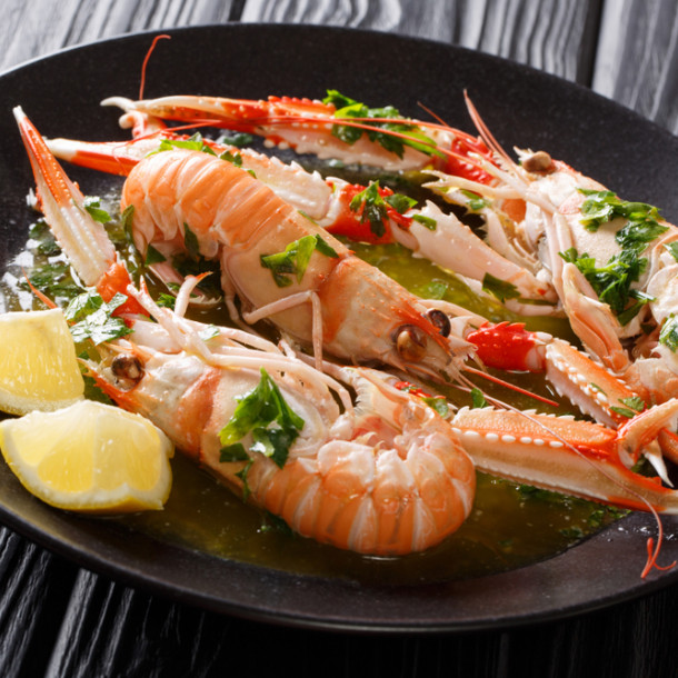 Langoustines cuites en carapace et leur sauce vierge