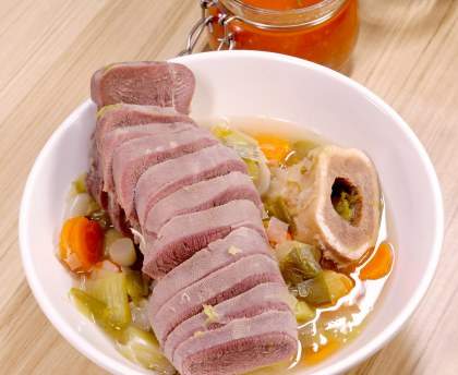 Langue de boeuf sauce cornichons