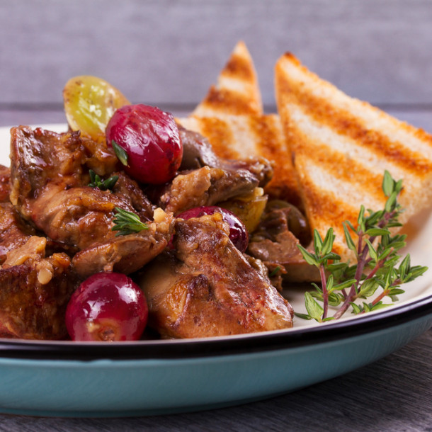Lapin aux raisins et aux champignons