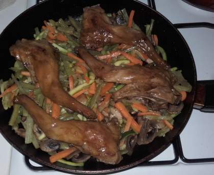 Lapin laqué aux légumes croquants