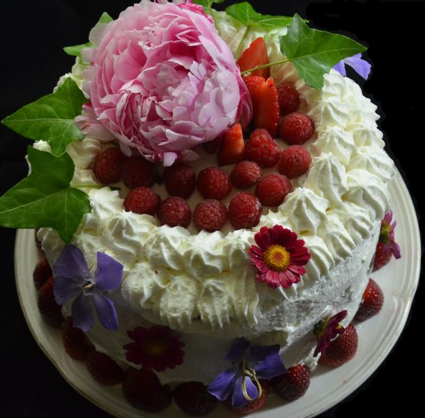 Layer cake à la fraise très girly