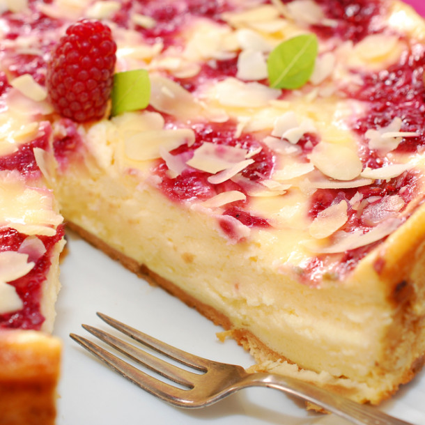 LE CHEESECAKE AUX FRAMBOISES SUR PÂTE SABLÉE AUX AMANDES