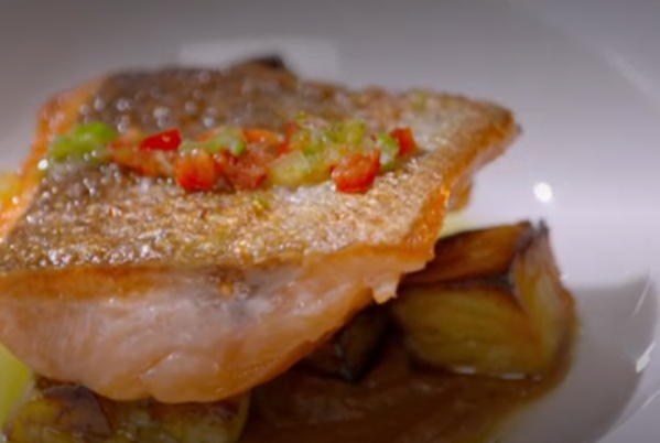 Le plat autour de la truite