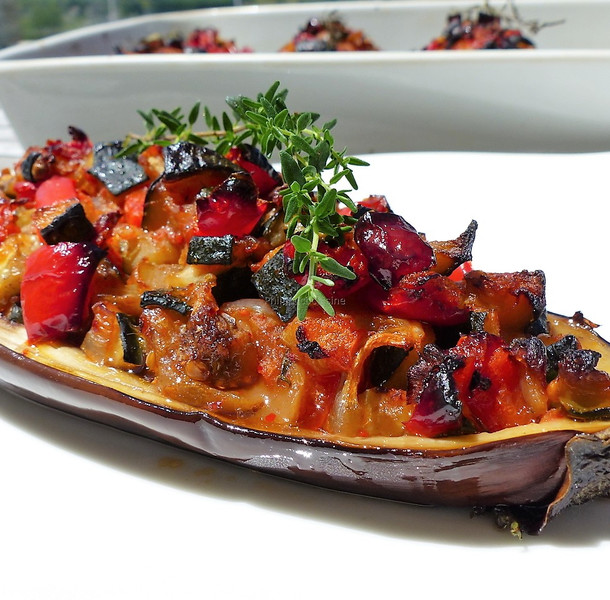 Légumes du soleil confits en coques d'aubergine
