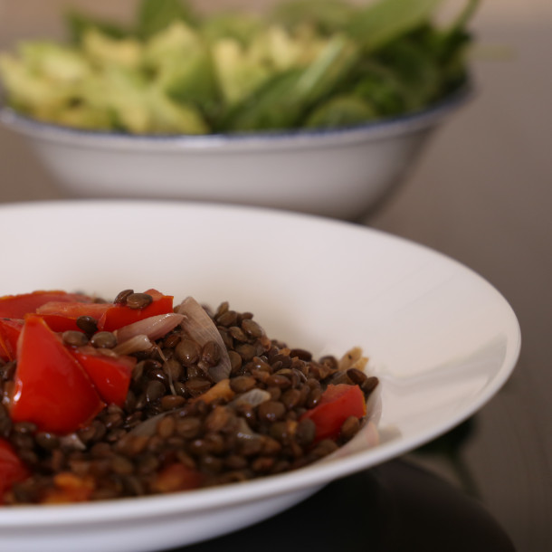 Lentilles aux tomates et aux oignons