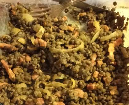 lentilles, oignons, lardons et crème fraîche