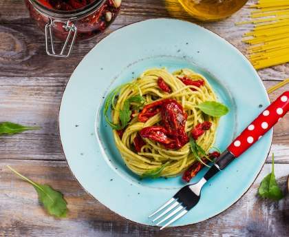 Linguine au basilic et tomates séchées
