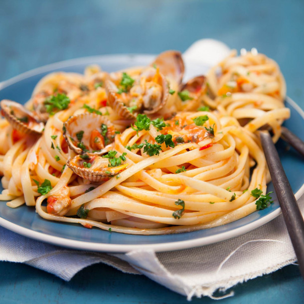 Linguines aux coques et concassée de tomate