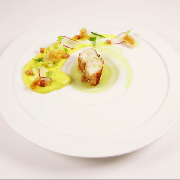 Lotte rôtie, purée de céleri aux épices et tartare de légumes