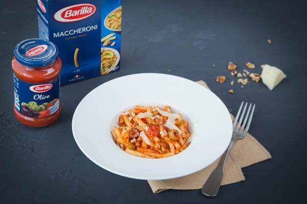 Maccheroni  à la sauce Olive , pecorino et noix