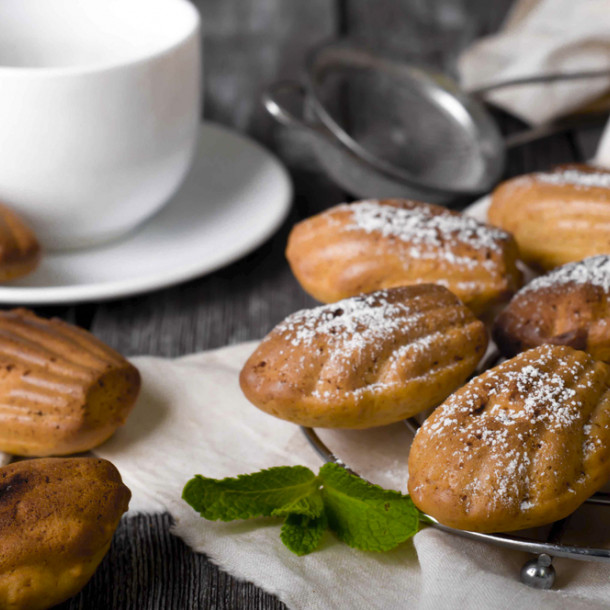 Madeleines au lait d'amande et copeaux de chocolat, sans gluten et sans beurre
