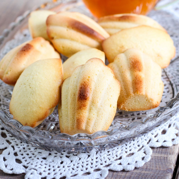 Madeleines salées à la feta et tomates séchées