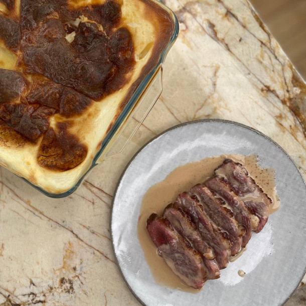 Magret de canard au poivre vert et gratin dauphinois de Cyril Lignac