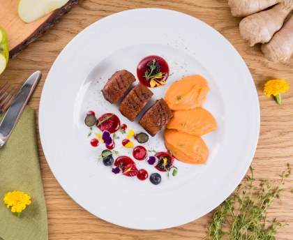 Magret de canard sauce fruits rouges et purée de citrouille