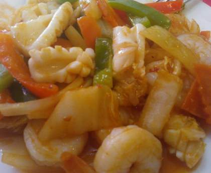Méli-mélo de la mer aux petits légumes et sauce piquante