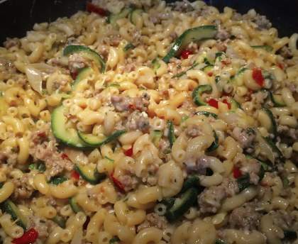 Méli mélo de pâtes, courgettes et viande hachée