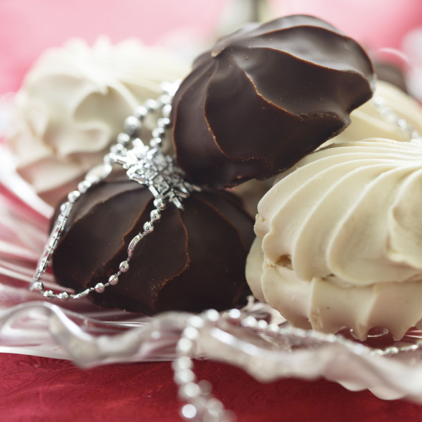 Meringues en coque aux deux chocolats