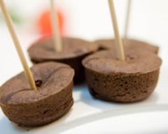 Mi-cuits au chocolat et coulis de mangues