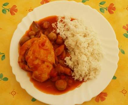 Mijoté de poulet à la tomate et aux champignons