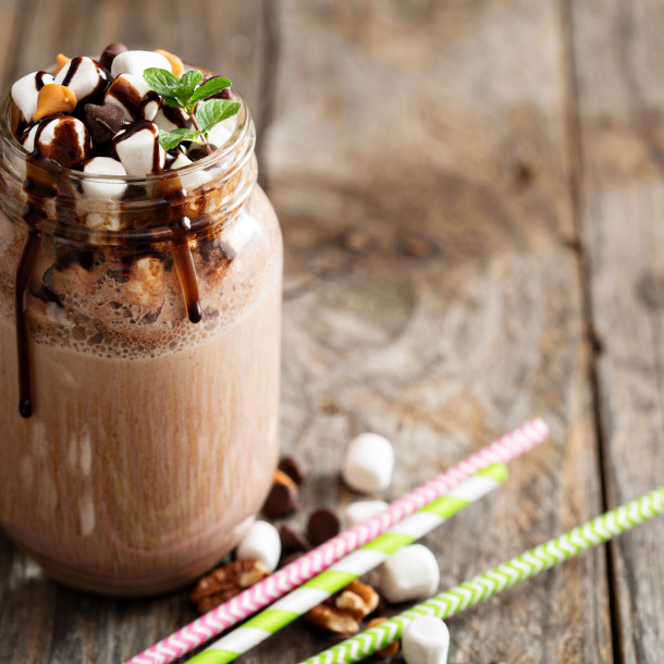 Milkshake chocolat, noix de pécan et guimauve