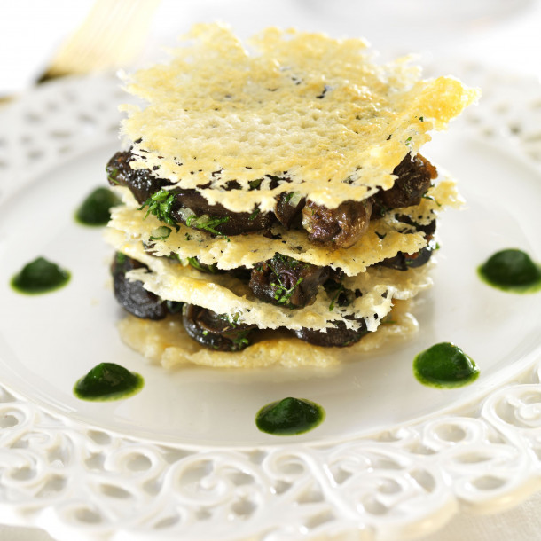 Millefeuille d'escargots en dentelle de parmesan