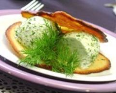 Millefeuilles à l'emmental et leur mousse de fromage blanc aux herbes et au vin blanc