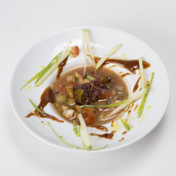 Minestrone fruits et légumes croquants et consommé de fruits