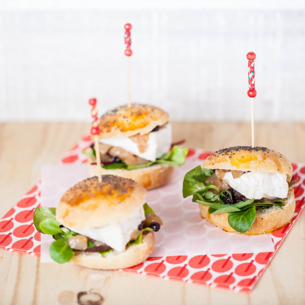 Mini-burgers au camembert et chutney de poire