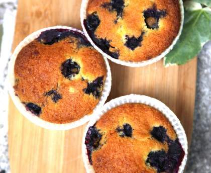 Mini cakes aux myrtilles et au chocolat blanc (American blueberry cupcake)