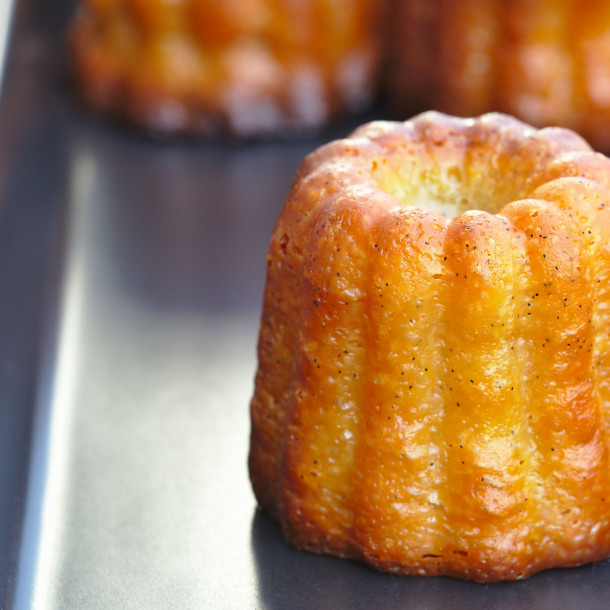 Mini cannelés épicés aux poivrons