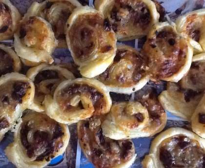 Mini feuilletés tomate fromage