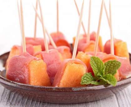 Minis brochettes melon - jambon