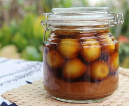 mirabelles au sirop en bocaux stérilisés
