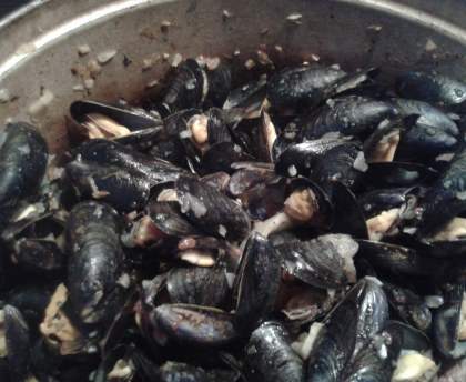 Moules à la chair à saucisse, aux tomates et aux piments
